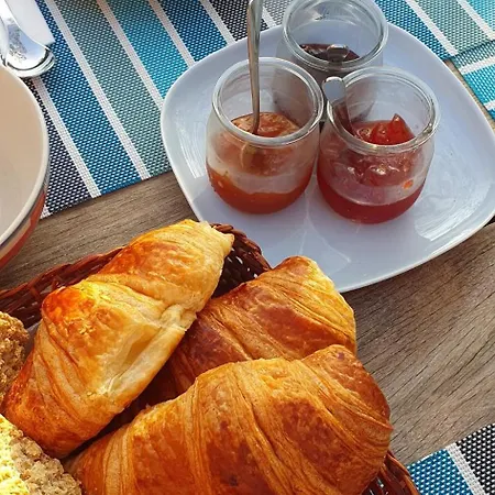 L'ancienne Ferme Alojamento de Acomodação e Pequeno-almoço Courçon